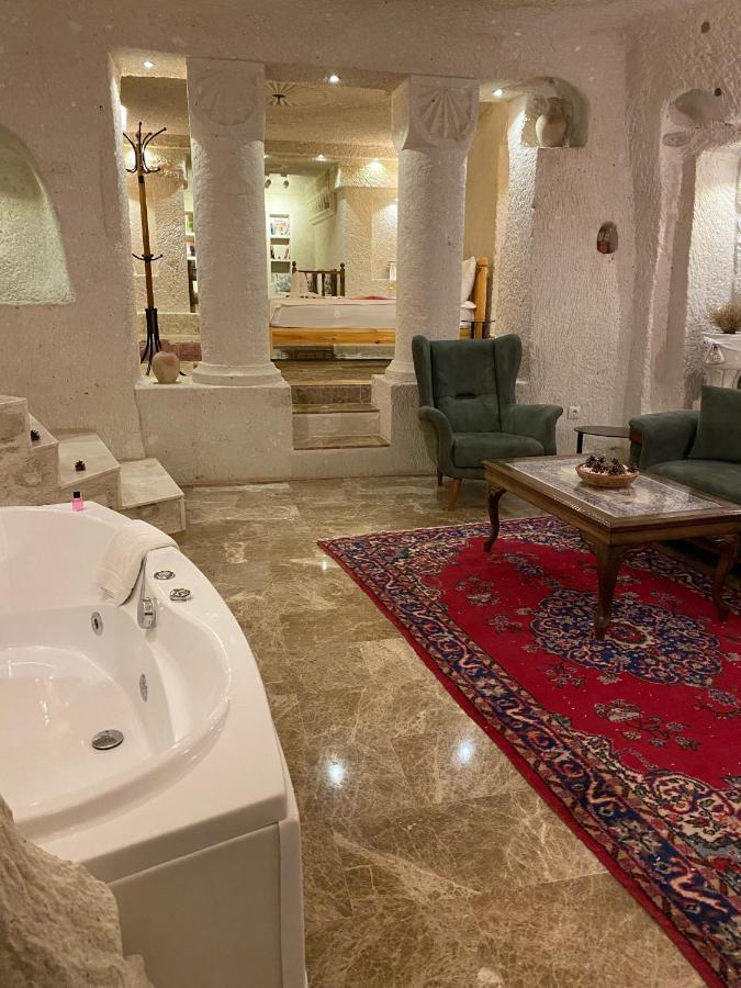Abu Hayat Cave Suites Ortahisar Ngoại thất bức ảnh