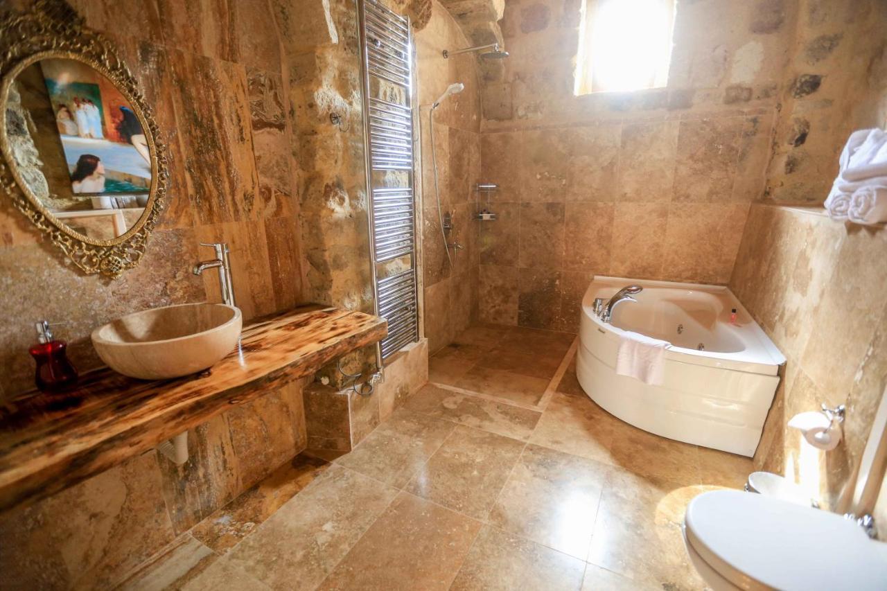 Abu Hayat Cave Suites Ortahisar Ngoại thất bức ảnh